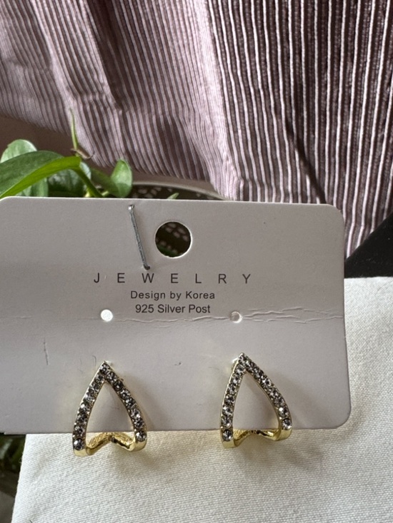 Jewelry - Gold Teardrop Crystal Stud/Huggies Earrings